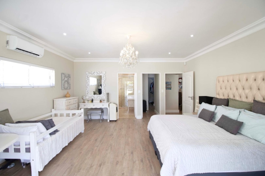 5 Bedroom Property for Sale in Sandbaai Western Cape